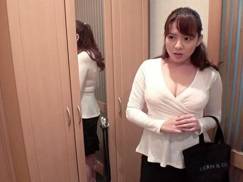 デカすぎるおっぱいがアダに…!!! デカパイをネタに従兄弟にハメられる爆乳お姉さんwww