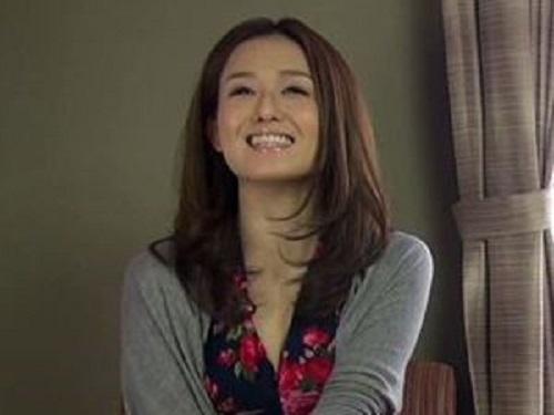 《人妻ナンパ》感じてるのに声を出さずにあえぐ美人妻!!! 娘が寝てるすぐ横でスリル満点夜ばいセックスwww