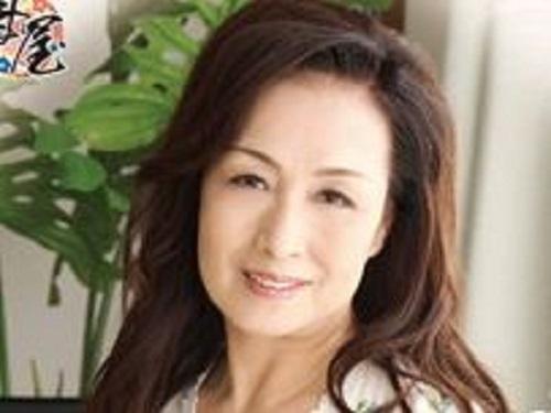《六十路》孫のチンポも思わず勃っちゃう美貌の婆ちゃん!? 童貞チンポにヌレヌレになる熟れすぎちゃったオマ○コwww
