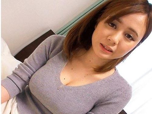 《人妻さん》エロ乳妻のうずくオマ○コ!!! だんなのペニスに不満いっぱい奥様は他人の精子を入れて欲しいwww