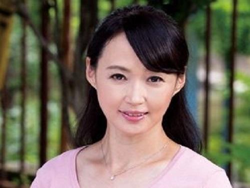 《五十路》10年近くヤッてないオマ○コは義弟のチンポでグショグショ!!! 美人妻がメスになってイキ狂うwww