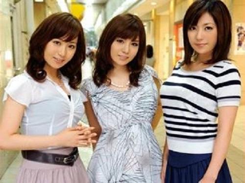 《人妻ナンパ》若妻限定会員制裏サイト!!! 若妻が集い大興奮でチンポをイジり倒しwww