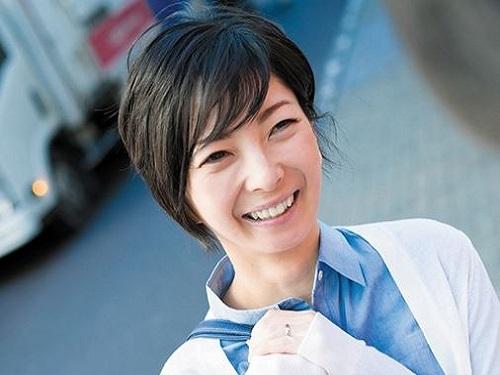 《人妻ナンパ》亭主が帰ってくるまでに…!!! 自宅に押しかけ布団も借りて生でハメて中に出しちゃうwww