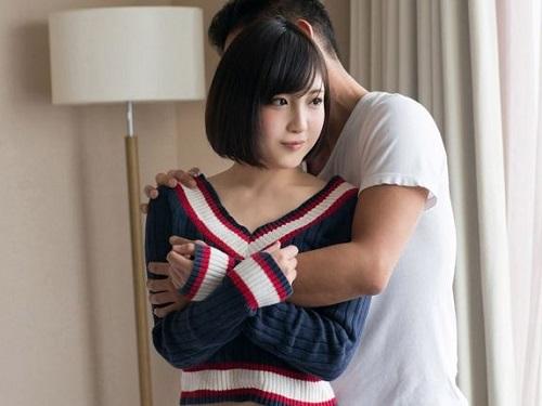 「あぁ～ッ イッちゃいそう…!!」☆こどものようなオマ○コにデカチン突っ込み突き上げるたびに大悶え!!!