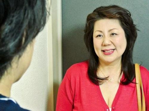 《六十路》還暦の叔母さんはすぐにくわえてしゃぶるので生ハメして寝取ってやったwww