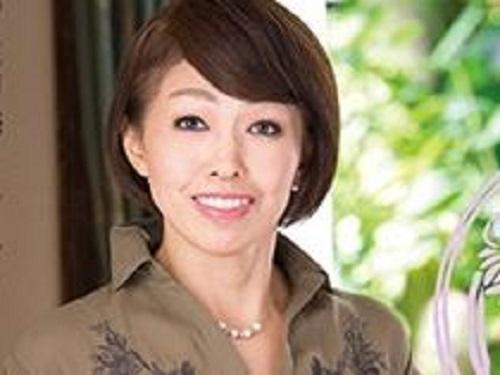 《五十路》アナルまで見られて超恥ずかしい!!! 高まる性欲満たすおばさまの初撮りwww