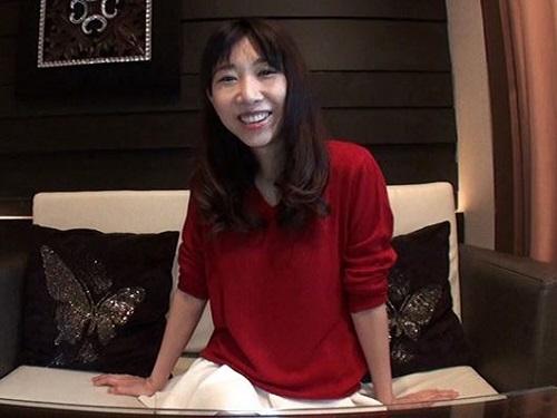 《人妻さん》スリムボディの美マダムが電マに感じまくって大悶えwww