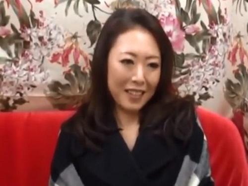 《熟女ナンパ》電マでエッチな気分にされたら若いチンポ欲しがりホテルに誘うエロマダムwww