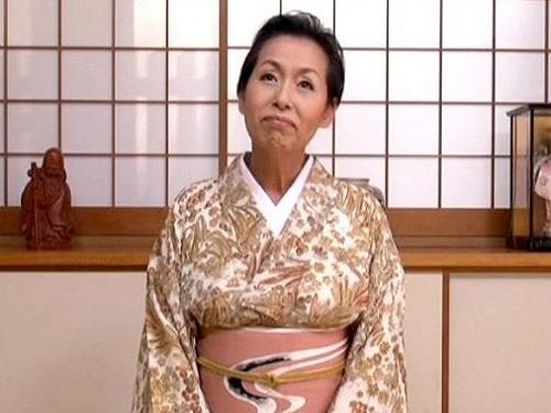 《六十路》還暦過ぎてもヤリたいのッ!! しかも若い男!! ということで亭主に内緒でAV出演www
