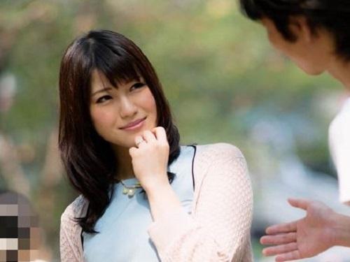 《人妻ナンパ》セレブな奥さんはナンパ男を品定め!!! ご無沙汰オマ○コを満たす肉棒ならいつでもハメられたいwww