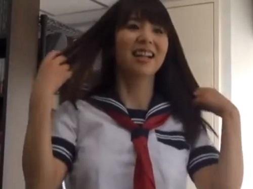《四十路》48歳のミニスカセーラー服がエロかわいい!!! コスプレおばさまが自宅訪問してエッチなサービスwww
