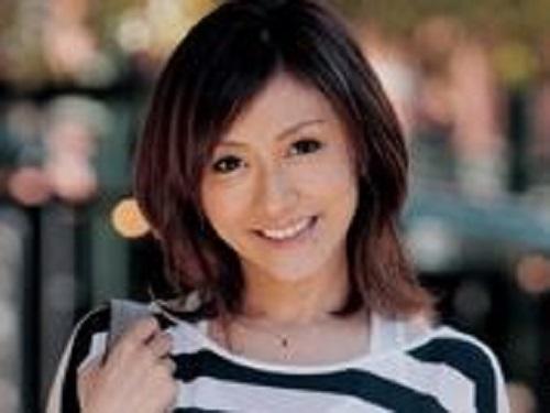 《人妻さん》亭主元気で留守中に自宅で不倫!!! 夫婦の寝床で他人棒にハメ倒される美人なトンデモ妻www