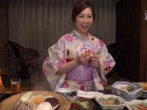《人妻さん》大好きな叔母さんと温泉旅行で童貞卒業!!! 何度でもヤラせてくれるエッチな叔母さんでヌキまくりwww