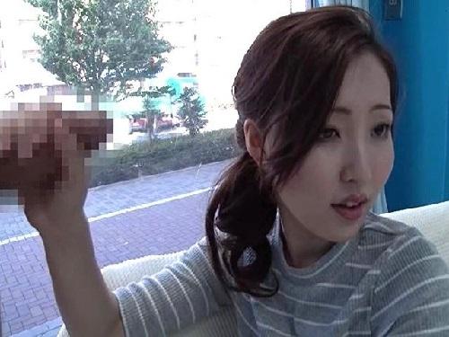 《マジックミラー号》巨根を美マンに突っ込まれて大乱れ!!! ダンナを凌駕するメガチンポに腰フリが止まらない美人妻www