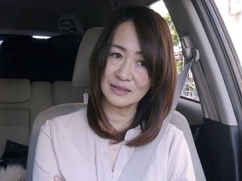 《五十路》亭主の寝取られ願望で他人棒…!! 指マンイキ潮激ピストンに感じまくり!! もう普通のセックスには戻れないwww