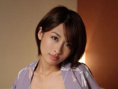 《人妻さん》美少女そのままの若い美人妻が浮気旅行で激しく燃えるwww