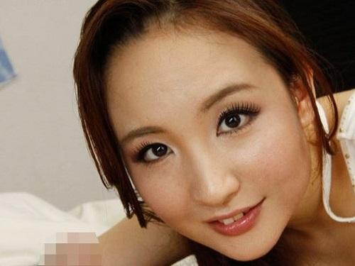 《人妻さん》ド淫乱な美人ママの獲物は我が息子!!! リッパに育った勃起チンポにホレボレしながら味わい尽くすwww
