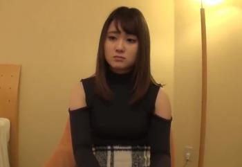 旦那とのSEXに満足していない人妻は男の前で我を忘れ痴態を曝け出す