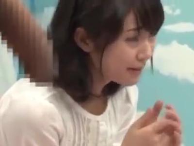 【企画&筆おろし】スタイル抜群な素人娘がチェリーボーイとゴム無し筆おろしSEX！妄想注意な18禁動画