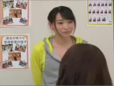 【女子校生&美乳】『やめて…声でちゃう…』巨乳な美女に図書館でセクハラ！愛液糸引きまくりの感じまくり！シコシコ必須の映像