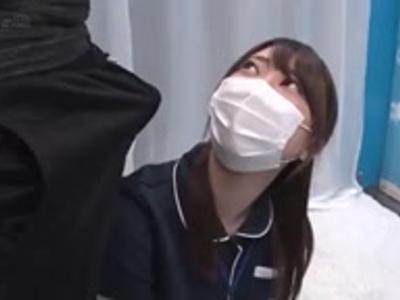【外見える!?&素人ナンパ】『ちょっと待ってください！』可愛い看護婦さんにチンポを合法的に露出！発情確実なかなりエッチな動画