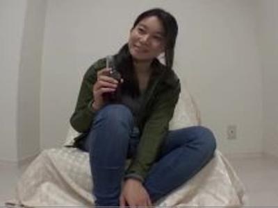 ジーンズ履いた女の子を電マ責め！地味なお姉さんが恥ずかしそうに感じまくり！お気にの動画