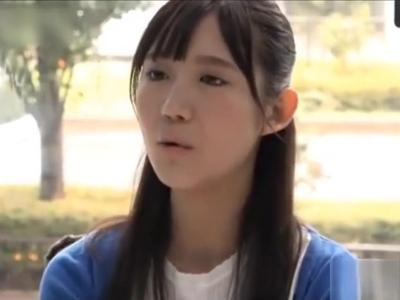 【外見える!?&素人】「いや～…」インタビュー中の女子大生のパンツをズラして即ハメ！男性におすすめのエロ映像