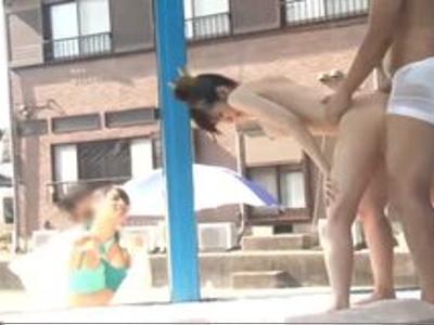 【マジックミラー&女子大生】女子大生が友人と素股企画で生生出しSEX！右手が止まらない18禁動画