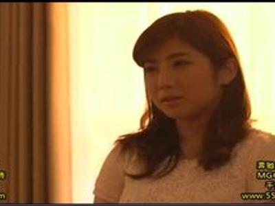 ホテルで友達と2人っきりにされた美少女JDがお金のためにSEXしちゃった！発情間違いなしの大興奮
