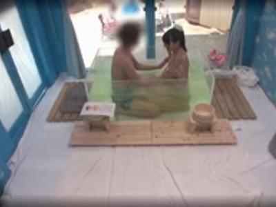 【外見える!?&エロ動画】子持ちのママにデカチン挿入して不貞行為ゴム無しSEXで興奮しまくり！男性におすすめのエロ映像
