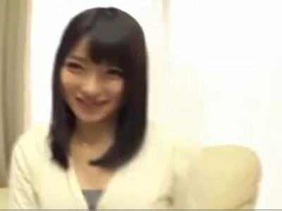 【女子大生&素人】清楚な顔したJDが素股企画！チンポにこすって気持ちよくなったところで挿入しちゃった！体型最高な美女