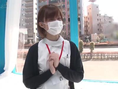 【外見える!?&素人ナンパ】『ちょっと待ってください！』可愛い看護婦さんにチンポを合法的に露出！女性が見てもいいスケベ映像