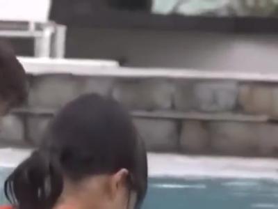 【美乳&ヤバイやつ】『やめてください…』美人なプール監視のバイト娘をレイプ！水中でスイムウェアを下げられた女性！即抜け注意なエロ映像