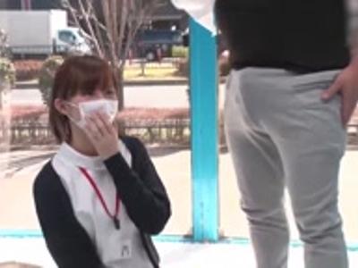 【外見える!?&ナース】『ちょっと待ってください！』可愛い看護婦さんにチンポを合法的に露出！興奮しちゃう性処理動画