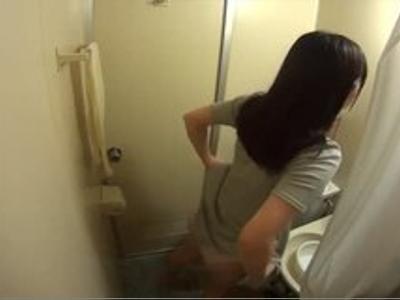 【のぞき&巨乳】激カワな巨乳少女を部屋に連れ込んでファック隠し撮り！トイレの中も撮影されていた！視聴すると発情しちゃうエロ動画