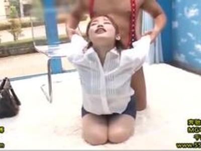 激カワな美女OLにエッチなマッサージしてファックしちゃった！ピストンされて感じまくりのお姉さん！お気にの動画