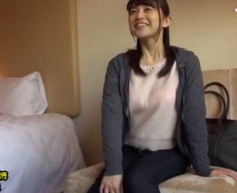 アイドルのようなかわいらしさの素人若妻が初ハメ撮り
