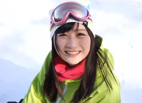 スノボに来ていた素人むすめをナンパしてコスプレさせハメ撮りパコ