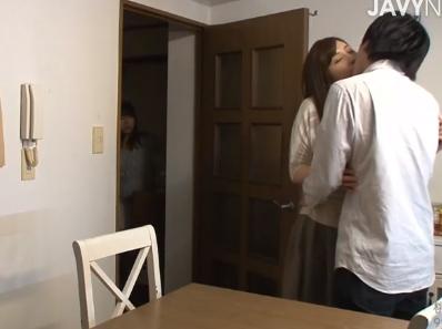 娘の彼を寝取っちゃうエッチなお母さん