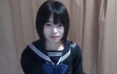幼顔の女の子がおじさんと援交ファック