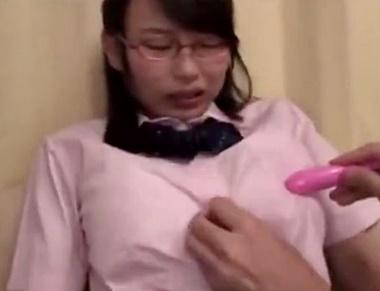 地味でブスなメガネJKだが巨乳でいい体しているから、ヤリたがりな同級生に強引にハメられてしまう動画が結構興奮するｗ