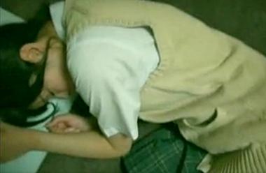 ＜昏睡レイプ＞女子校生に睡眠薬で眠らせ鬼畜な強姦をするヤバいやつ！無抵抗JKのキツマンに挿入してﾊﾟｺﾊﾟｺが生々しい