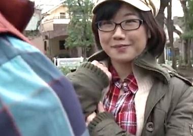 地味系デブブスなメガネお姉ちゃん、男に騙されヤリ部屋に連れ込まれ集団レイプされる！イラマチオ&バックでガン突き