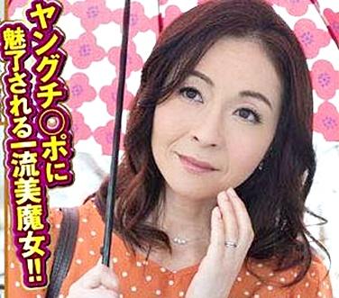 ”本当に私のこと誘っているの？”色気づいた五十路ババアがイケメンにナンパされ舞い上がり寝取られ不倫セックスを許す