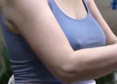 いつも薄着ノーブラの五十路母ちゃんに息子がムラムラ… ついに性欲が暴走し力づくでマンコに肉棒をねじ込む母子相姦