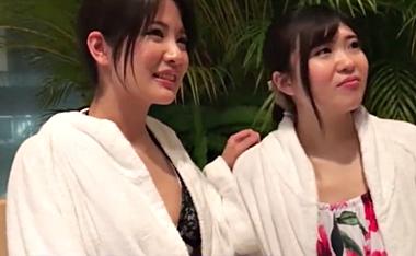 ＜素人ナンパ＞プールで水着姿のキャバ嬢をGET！酒を飲ませてムラムラさせ4P乱交セックスに持ち込む