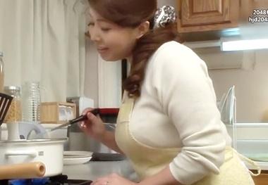 【風間ゆみ】豊満ムッチリボディの母親に息子が我慢できずに禁断の関係に… デブ三段腹熟女の母子相姦