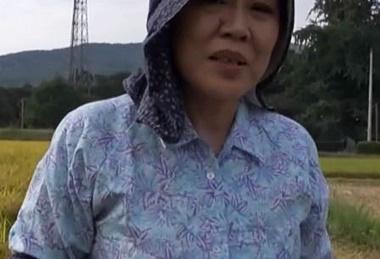 母ちゃんの綺麗なとこ残したいからAV出演したという地方在住夫婦 男好きするムッチリボディを旦那の前で閉経マンコに中出し