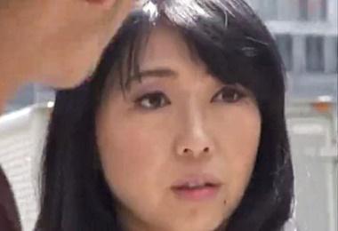 ＜熟女ナンパ＞”旦那にバレちゃるからぁ…”正統派五十路美魔女が口説かれ刺激的なSEXに本気なアヘ顔で絶頂イキ！