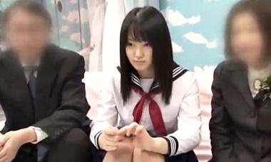 「娘を女にして下さい！」卒業式直後に親子でAV撮影に訪問したイカれた家族！制服姿のロリJKがハメ撮り